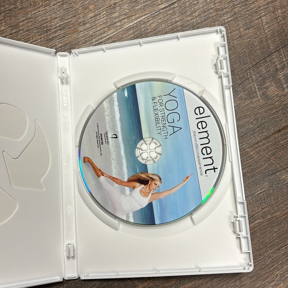 Element Yoga DVD for flexibility and strength with Ashley Turner - Picture 5 of 5